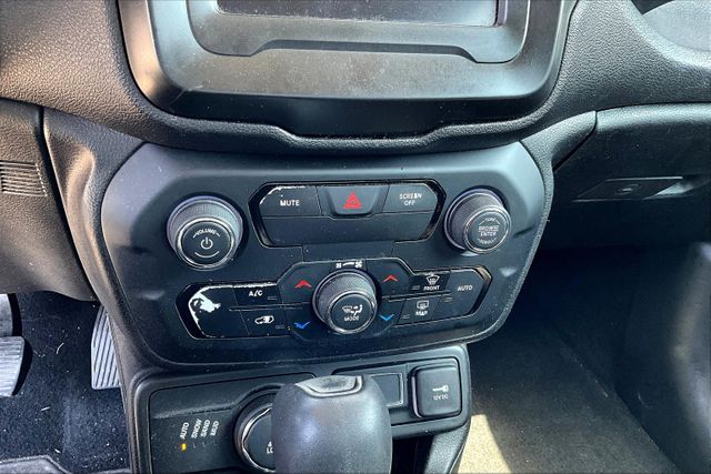 Vehicle image 29 of 32