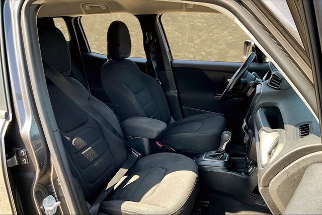 Vehicle image 9 of 32