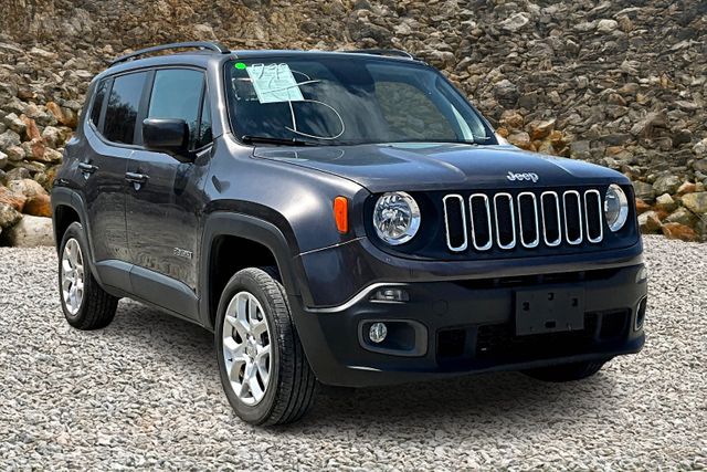 Vehicle image 3 of 32