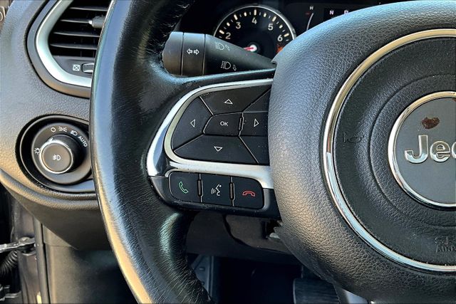 Vehicle image 17 of 32