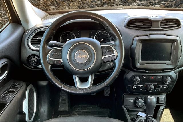 Vehicle image 7 of 32