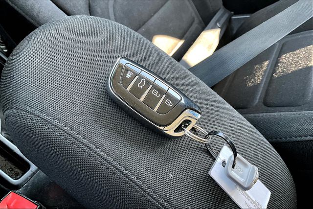 Vehicle image 12 of 32