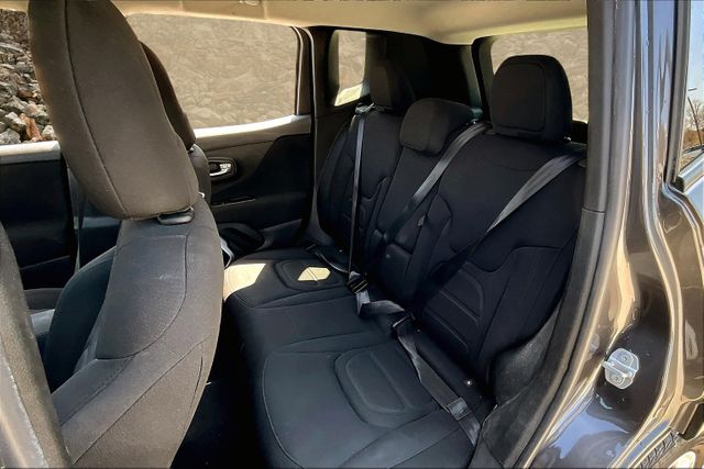 Vehicle image 24 of 32