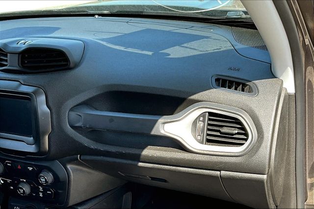 Vehicle image 16 of 32