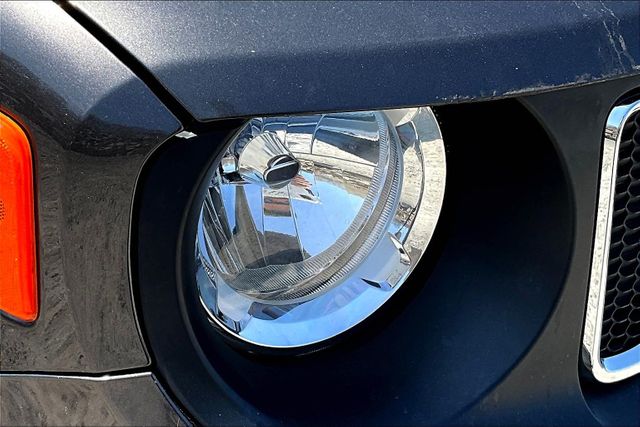 Vehicle image 27 of 32