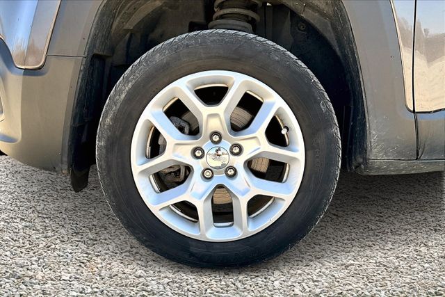 Vehicle image 11 of 32