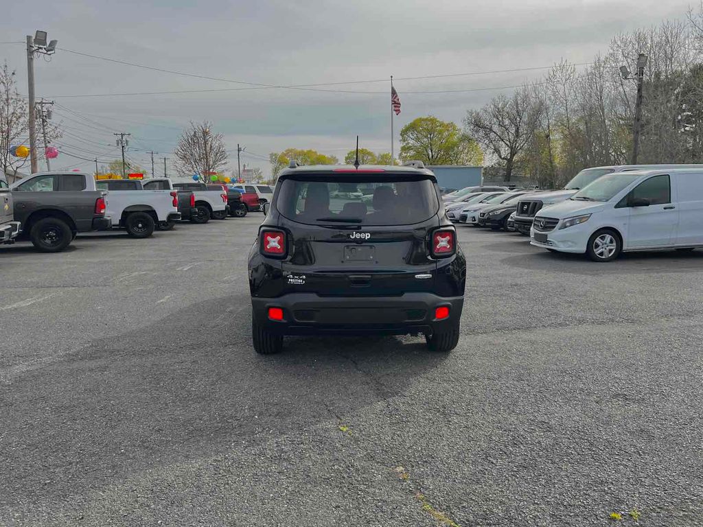 2018 Jeep Renegade Latitude Image 6 of 32