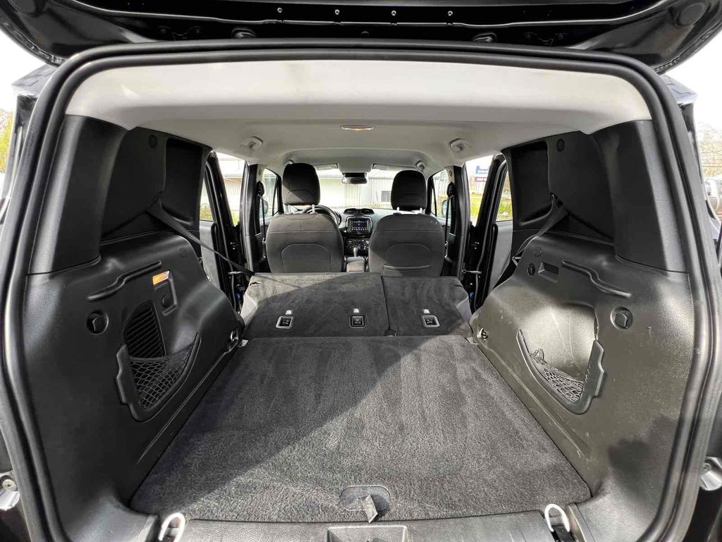 2018 Jeep Renegade Latitude Image 10 of 32