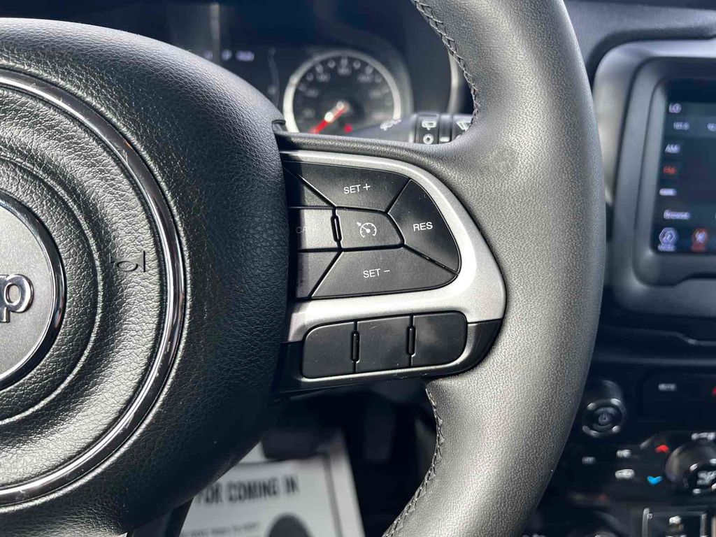 2018 Jeep Renegade Latitude Image 23 of 32