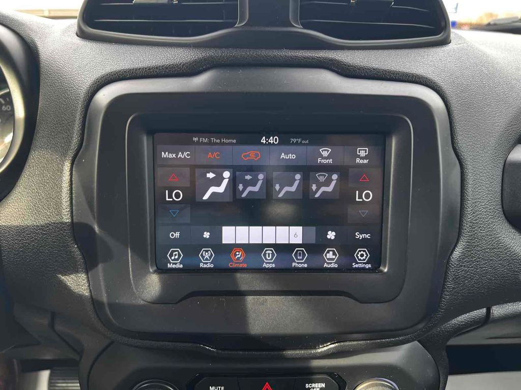 2018 Jeep Renegade Latitude Image 28 of 32