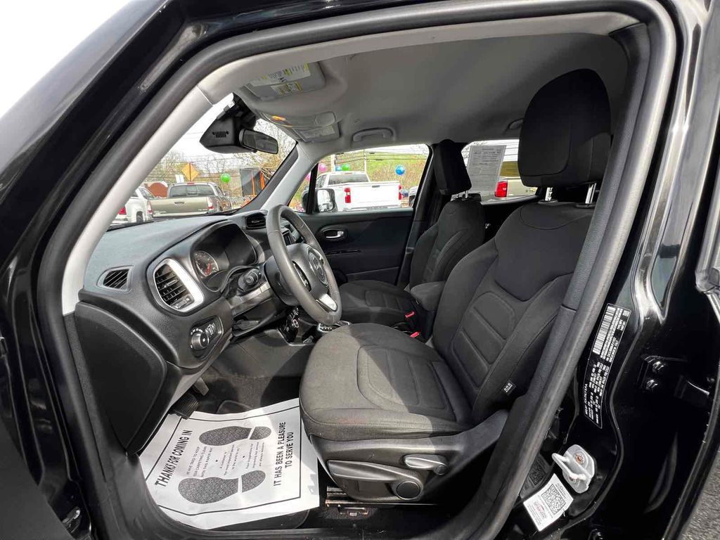 2018 Jeep Renegade Latitude Image 16 of 32