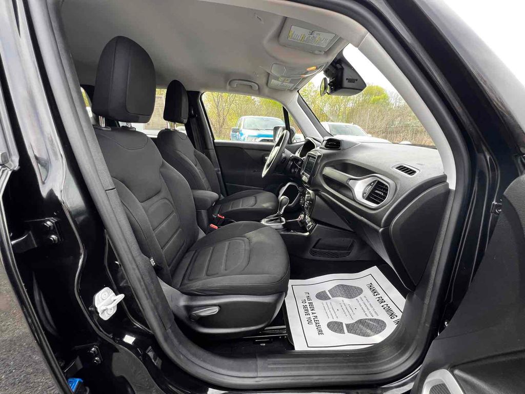 2018 Jeep Renegade Latitude Image 13 of 32