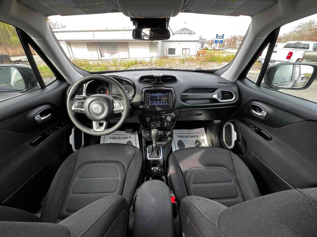 2018 Jeep Renegade Latitude Image 18 of 32