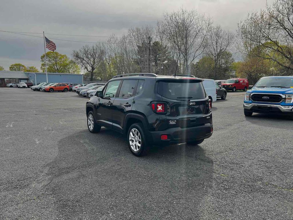 2018 Jeep Renegade Latitude Image 7 of 32