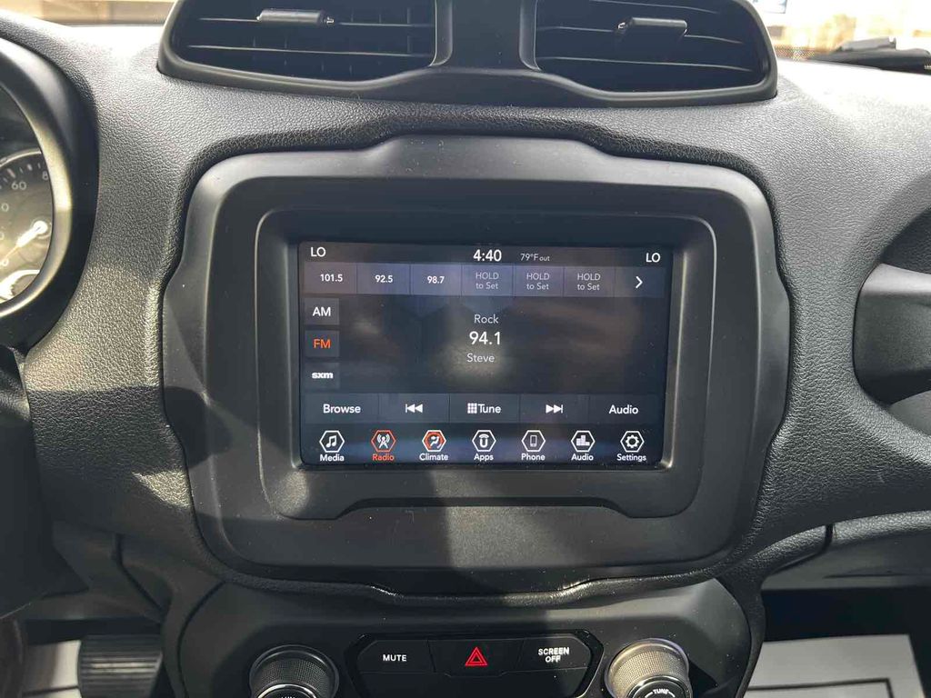 2018 Jeep Renegade Latitude Image 27 of 32