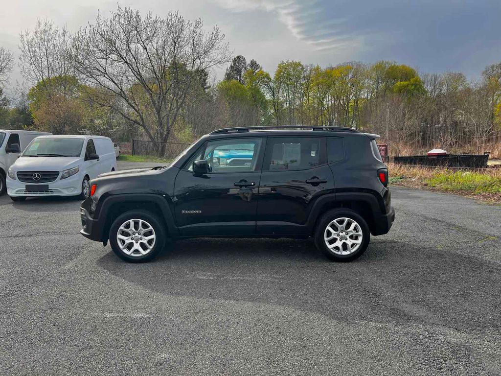 2018 Jeep Renegade Latitude Image 8 of 32