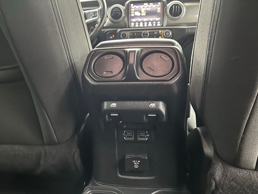 2018 Jeep Wrangler Unlimited Sahara Image 33 of 37