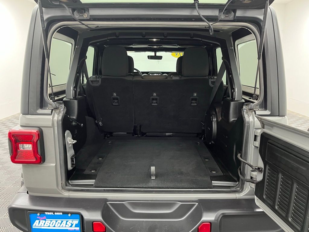 2018 Jeep Wrangler Unlimited Sahara Image 10 of 37