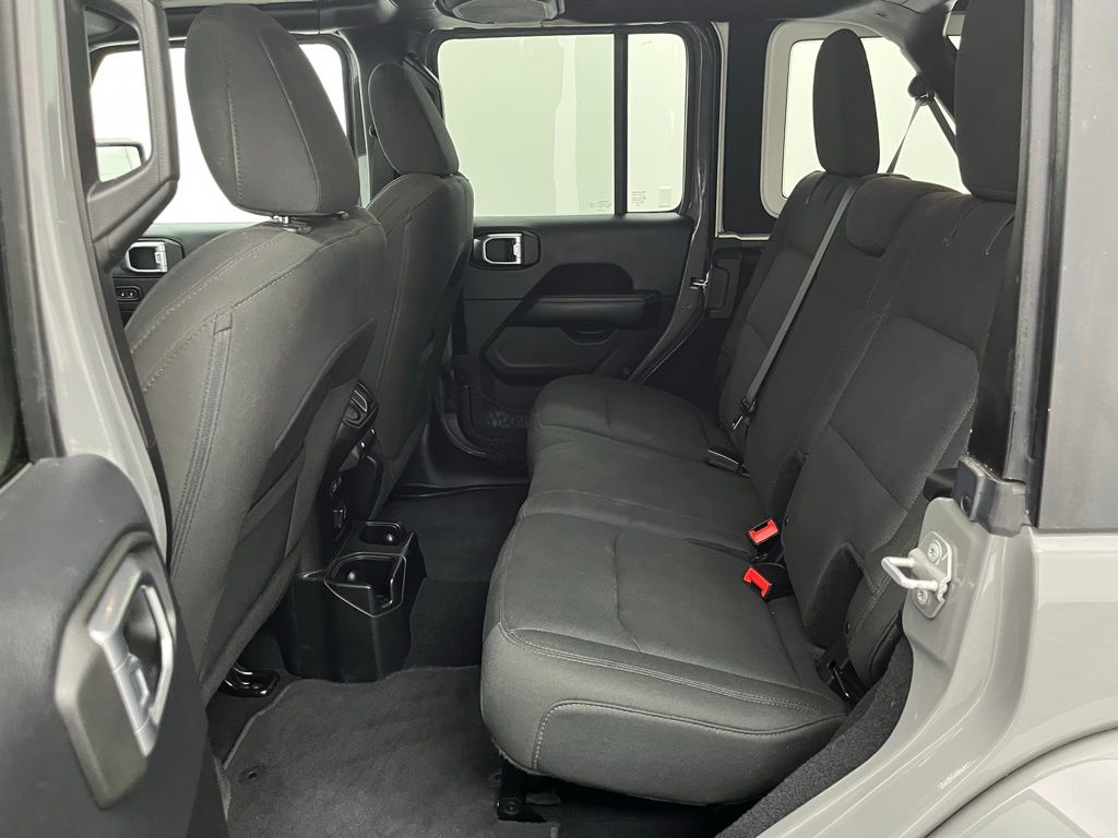 2018 Jeep Wrangler Unlimited Sahara Image 15 of 37