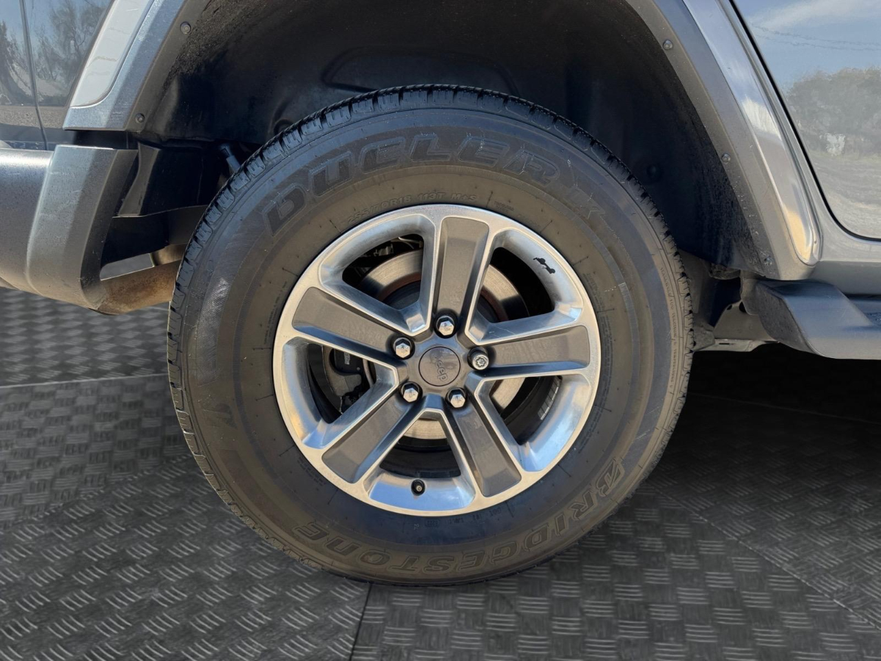 Vehicle image 15 of 28