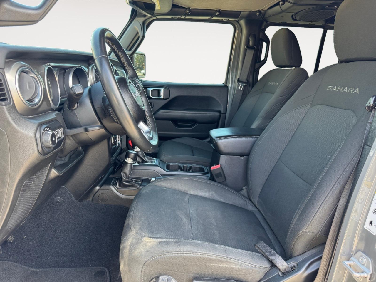 Vehicle image 19 of 28