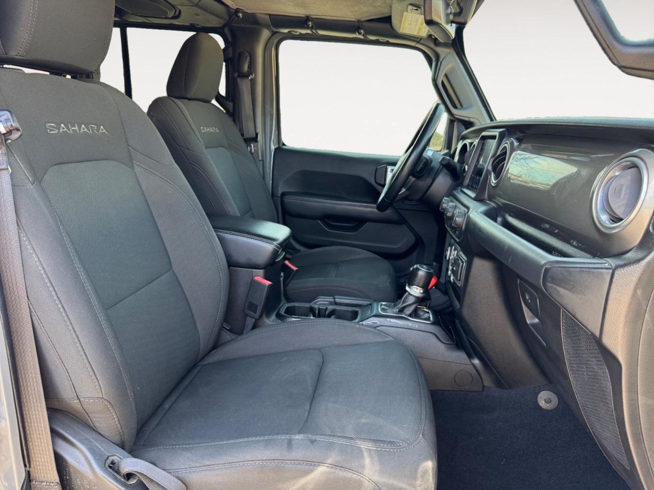 Vehicle image 24 of 28