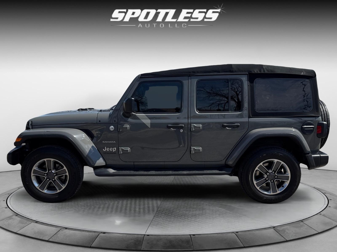 Vehicle image 10 of 28
