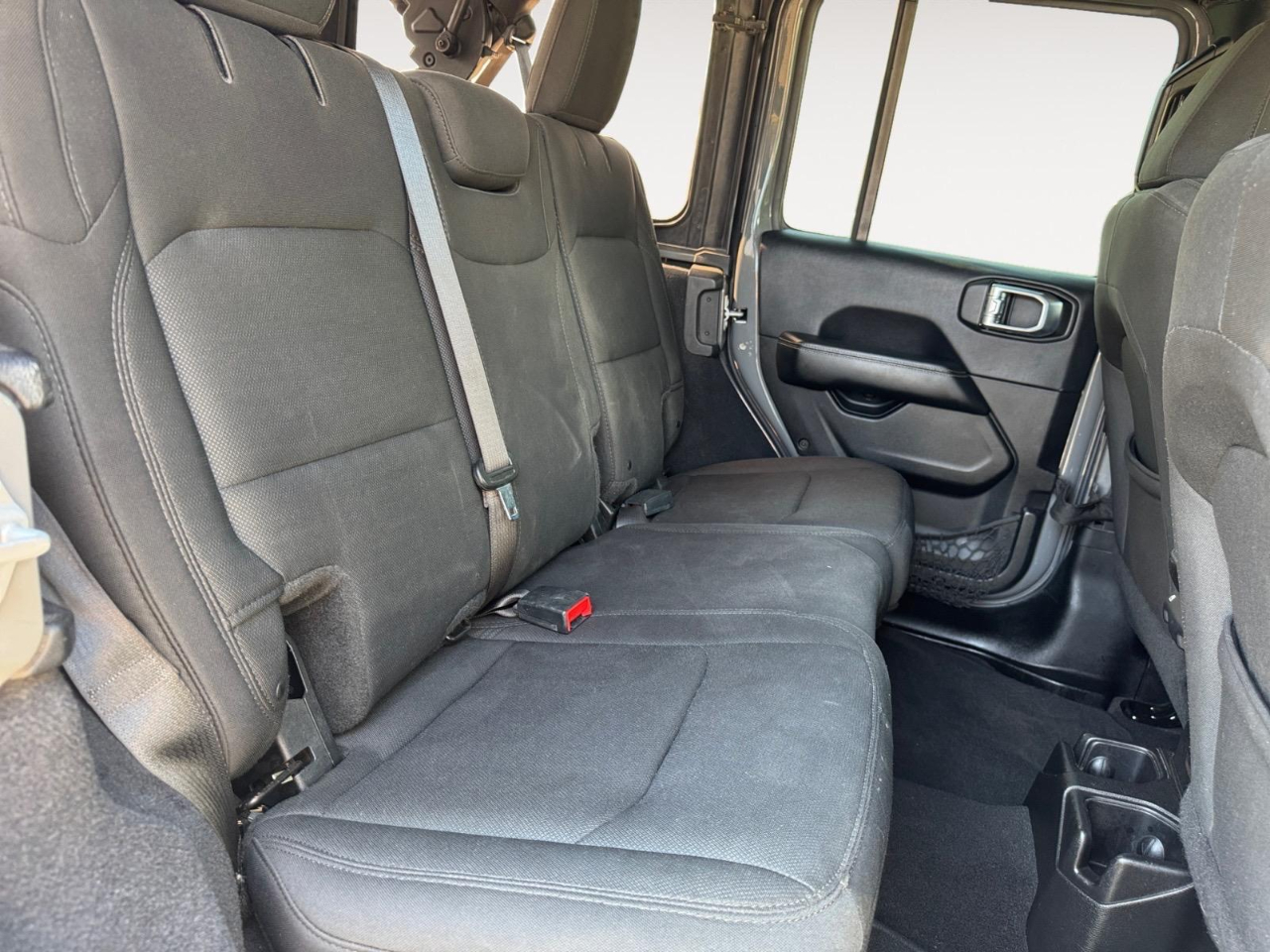 Vehicle image 25 of 28