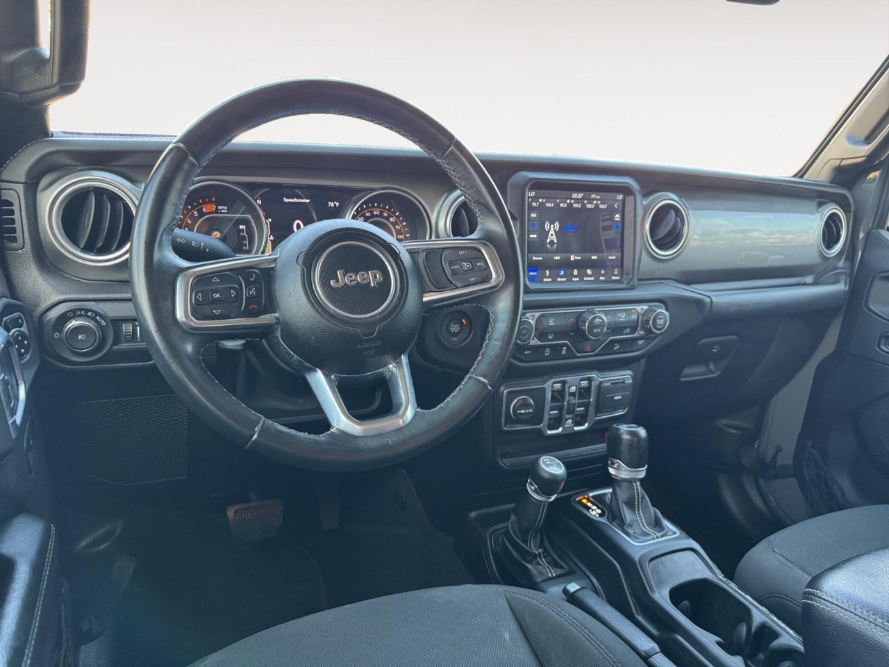 Vehicle image 20 of 28