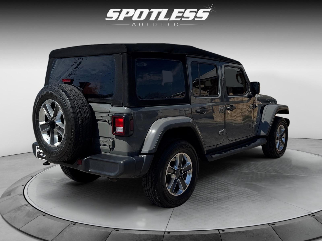 Vehicle image 7 of 28