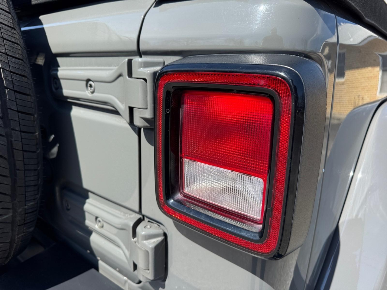 Vehicle image 13 of 28