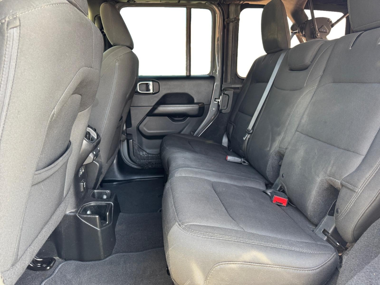 Vehicle image 27 of 28