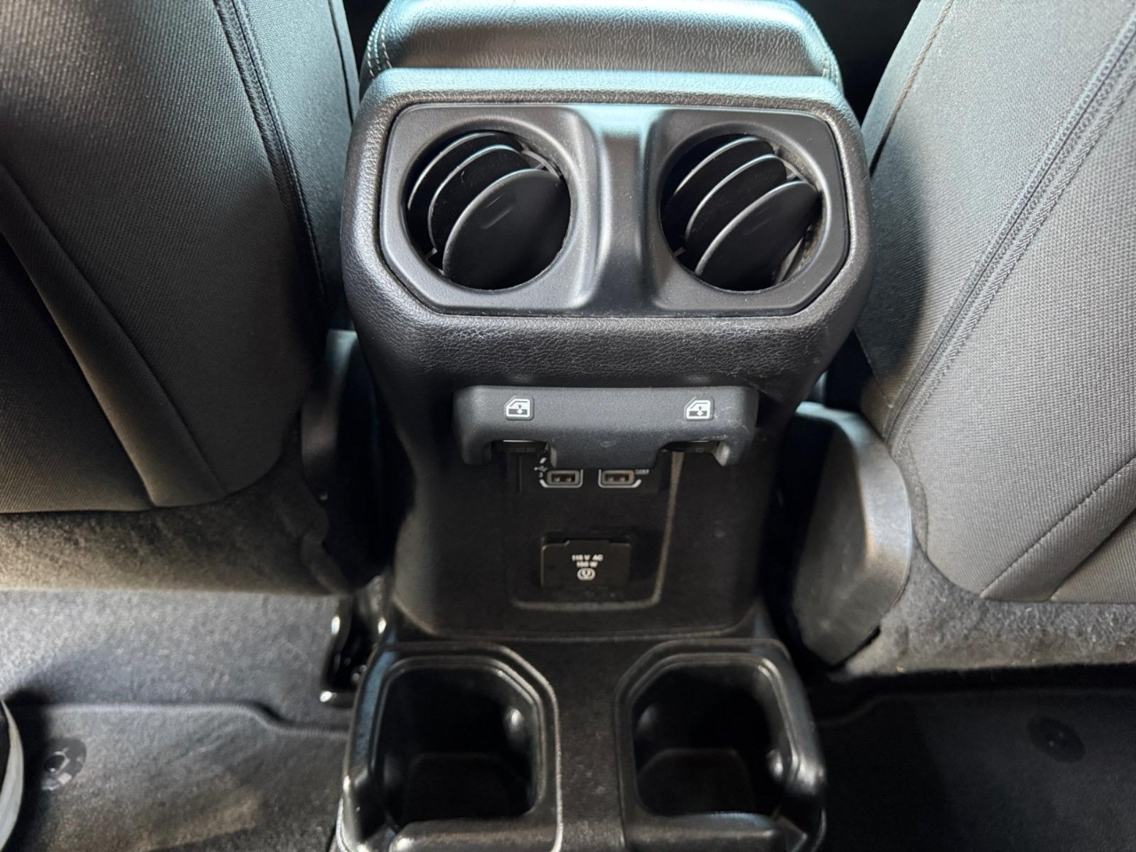 Vehicle image 26 of 28