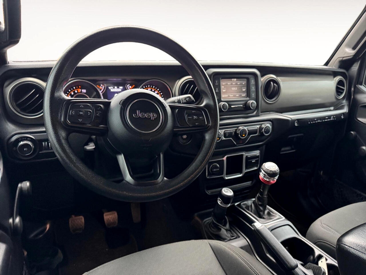 Vehicle image 18 of 27