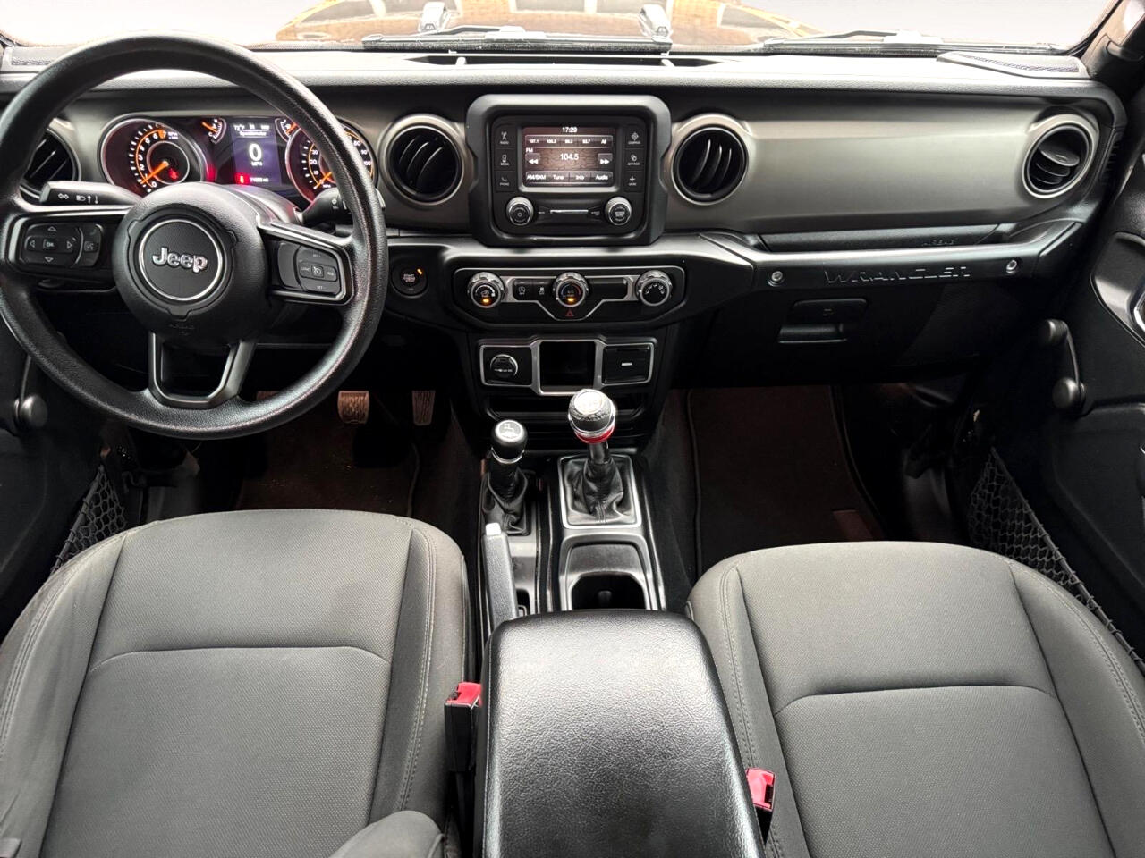 Vehicle image 17 of 27
