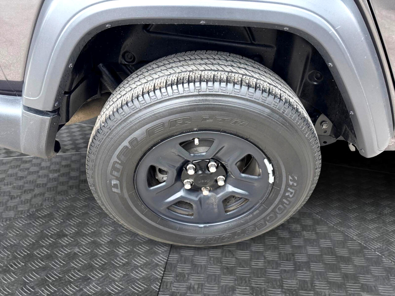 Vehicle image 15 of 27