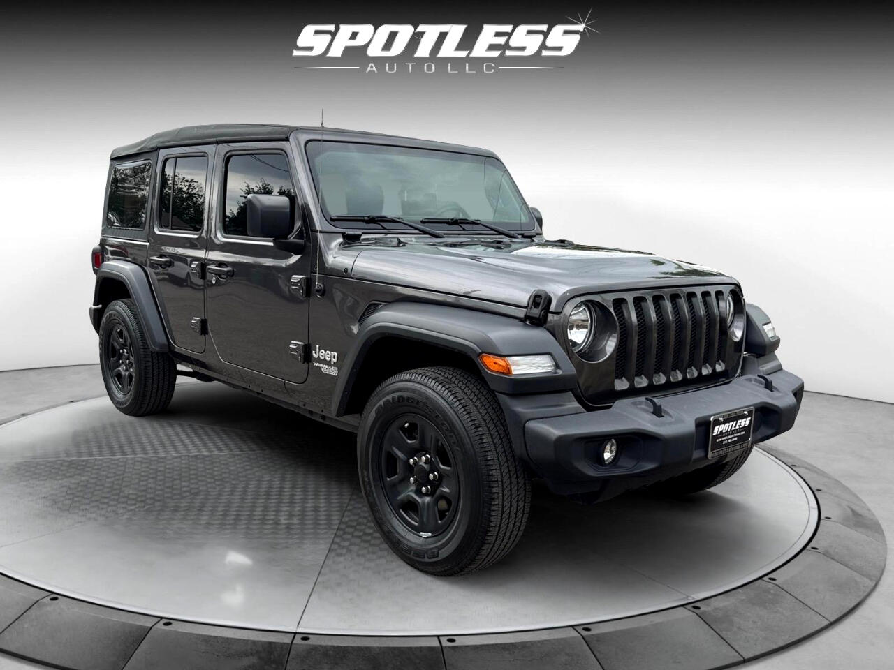 Vehicle image 4 of 27