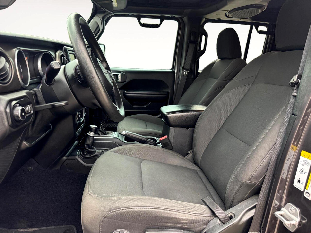 Vehicle image 16 of 27