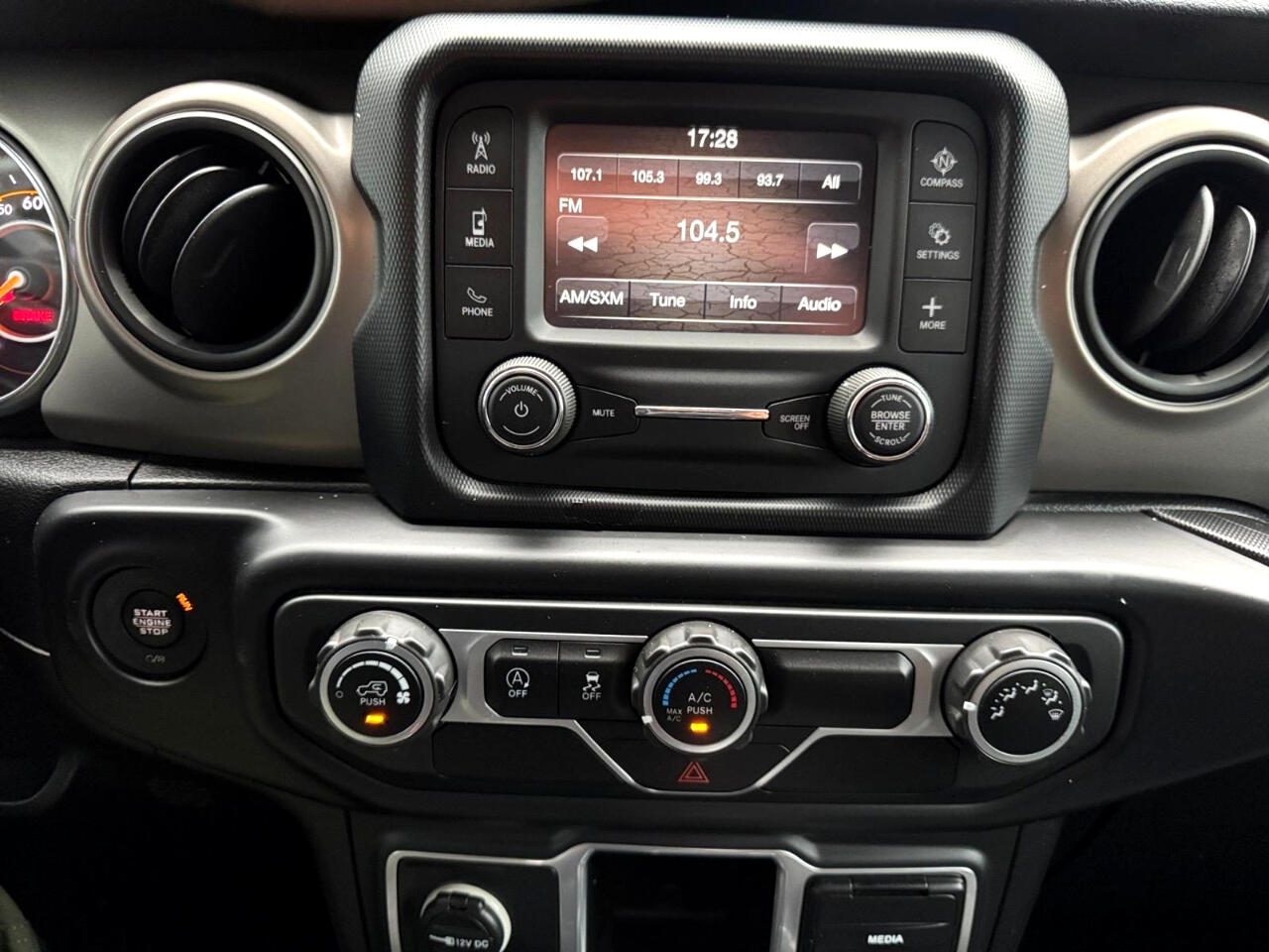 Vehicle image 22 of 27