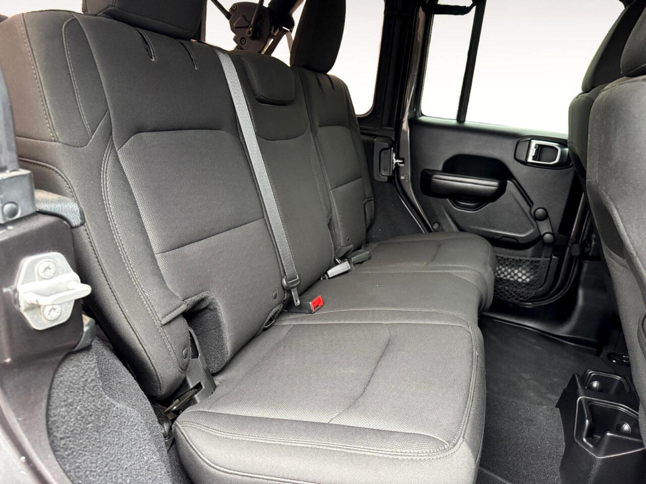 Vehicle image 19 of 27