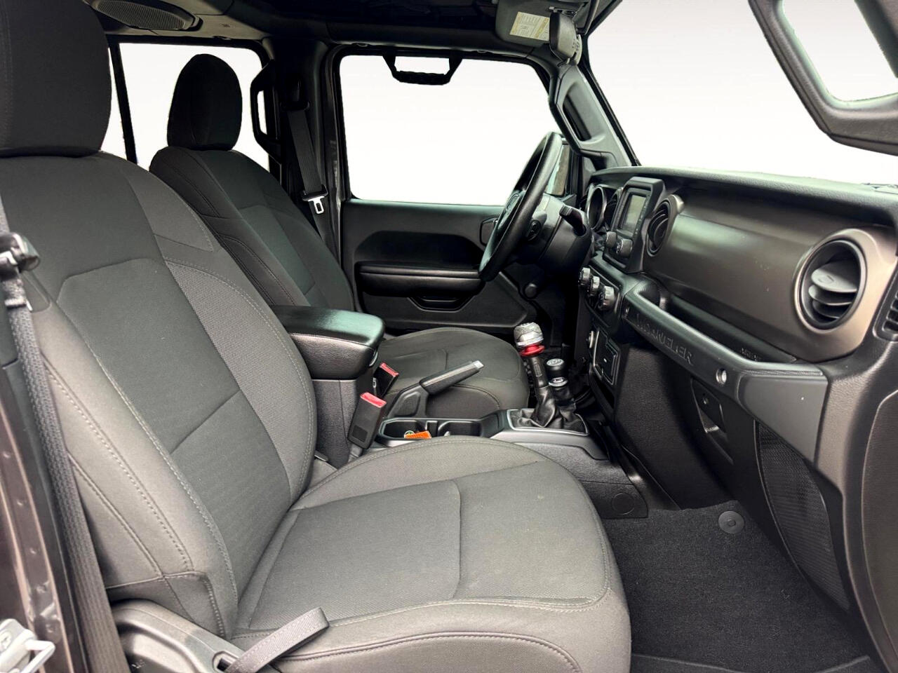 Vehicle image 21 of 27