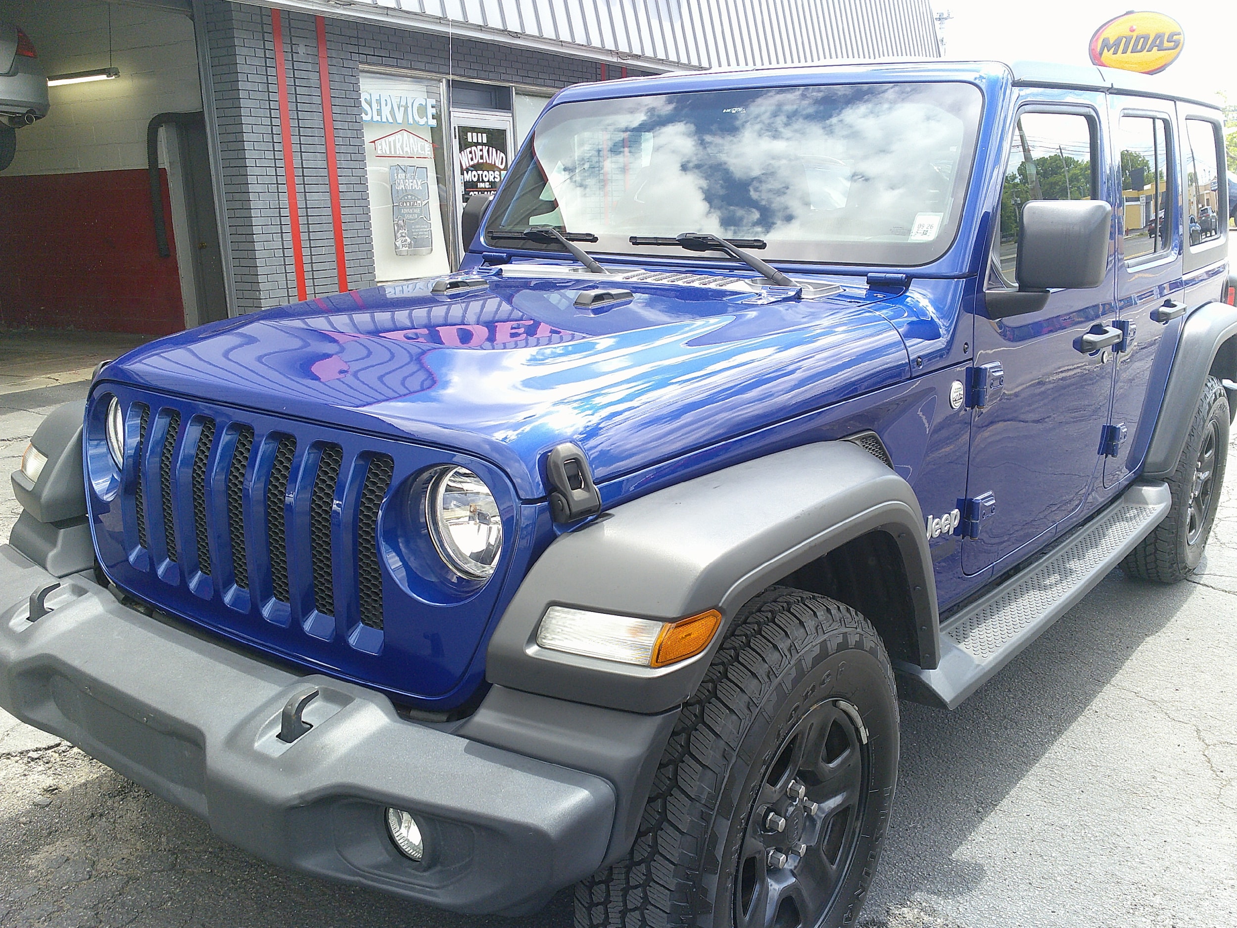 2018 Jeep Wrangler Unlimited Sport Image 2 of 31