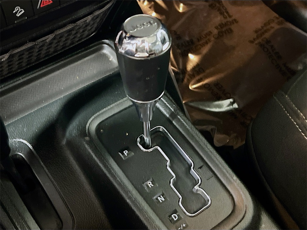 2018 Jeep Wrangler JK Unlimited Sahara Image 23 of 33