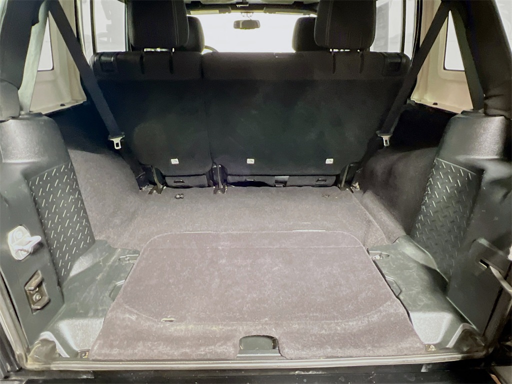 2018 Jeep Wrangler JK Unlimited Sahara Image 11 of 33