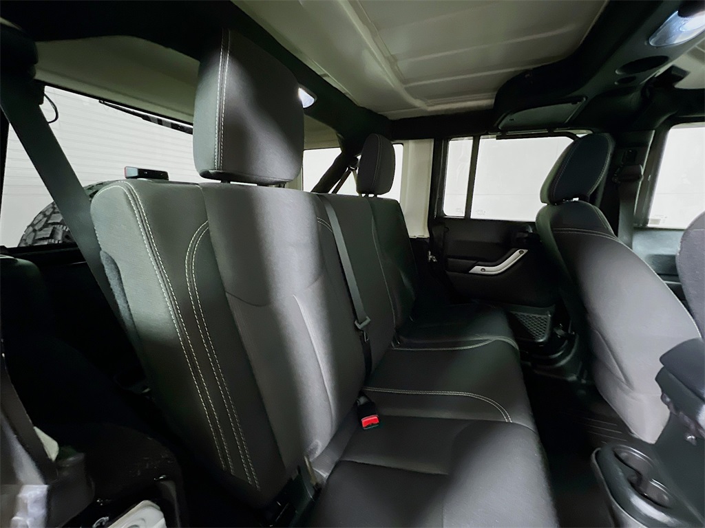 2018 Jeep Wrangler JK Unlimited Sahara Image 12 of 33