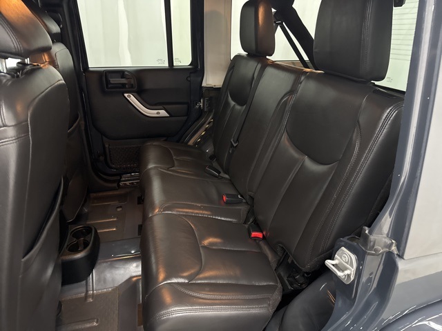 2018 Jeep Wrangler JK Unlimited Sahara Image 17 of 27