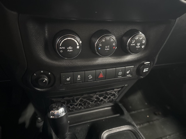 2018 Jeep Wrangler JK Unlimited Sahara Image 25 of 27