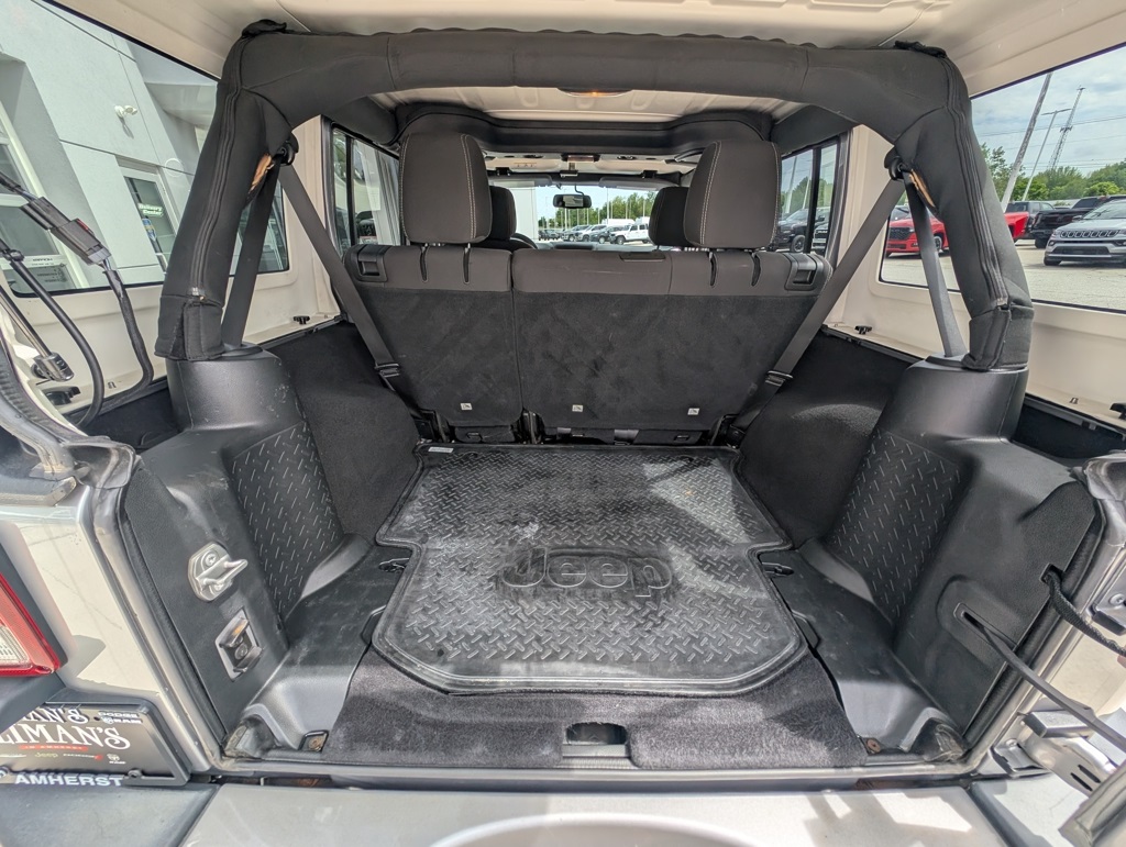 2018 Jeep Wrangler JK Unlimited Sahara Image 9 of 37