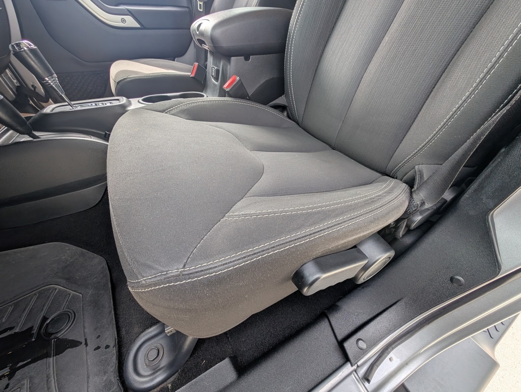 2018 Jeep Wrangler JK Unlimited Sahara Image 14 of 37