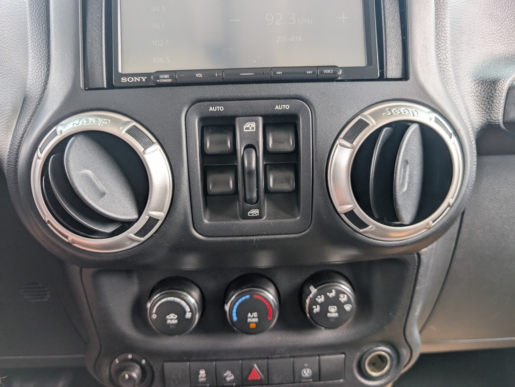 2018 Jeep Wrangler JK Unlimited Sahara Image 33 of 37